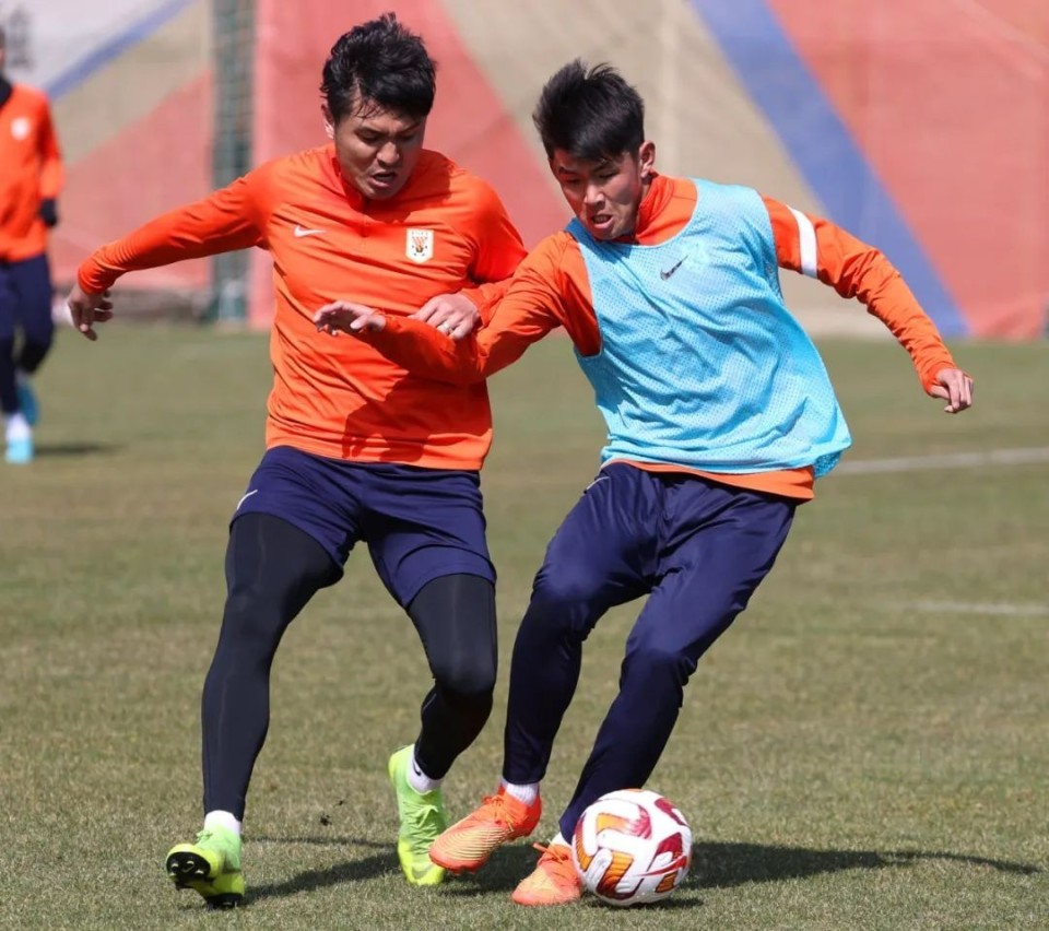 乐鱼官方网站 -包含斯诺克夜战：剑门飞鹰队鏖战江畔犀牛队，速度优势明显防守强度拉满的词条