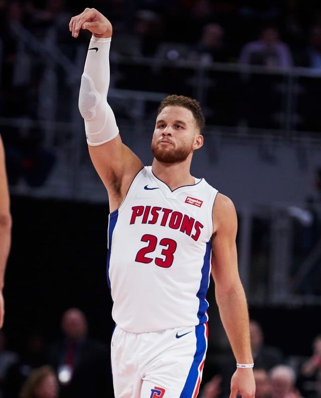 法兰克福训练开放日；加时末段回应争议引观众欢呼；全明星赛在即；控场能力成焦点(法兰克福24小时)