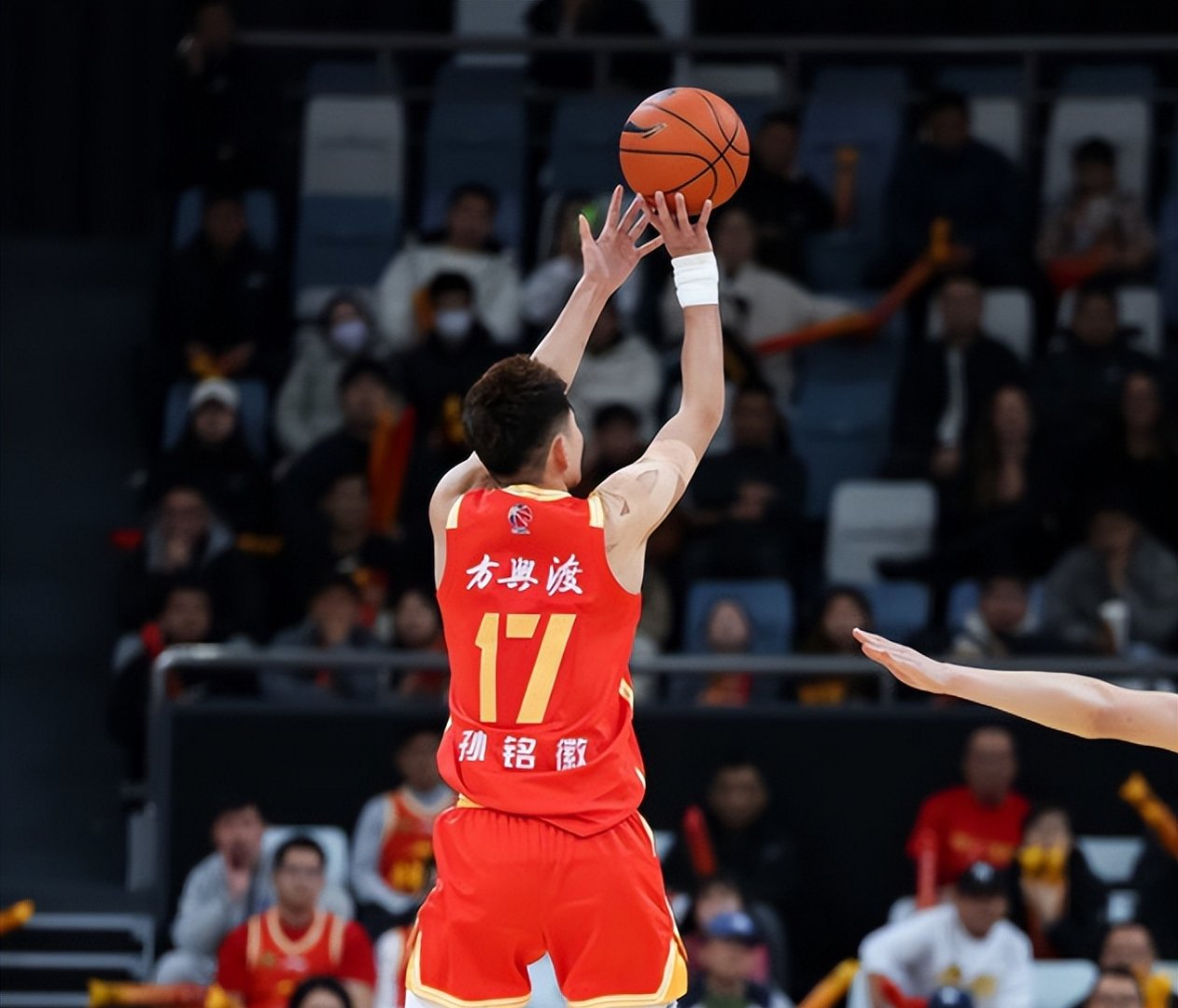 乐鱼中国 - 里程碑夜深圳男篮扳平良机，CBA常规赛赛前刷纪录，态度坚定，球探报告显示潜力