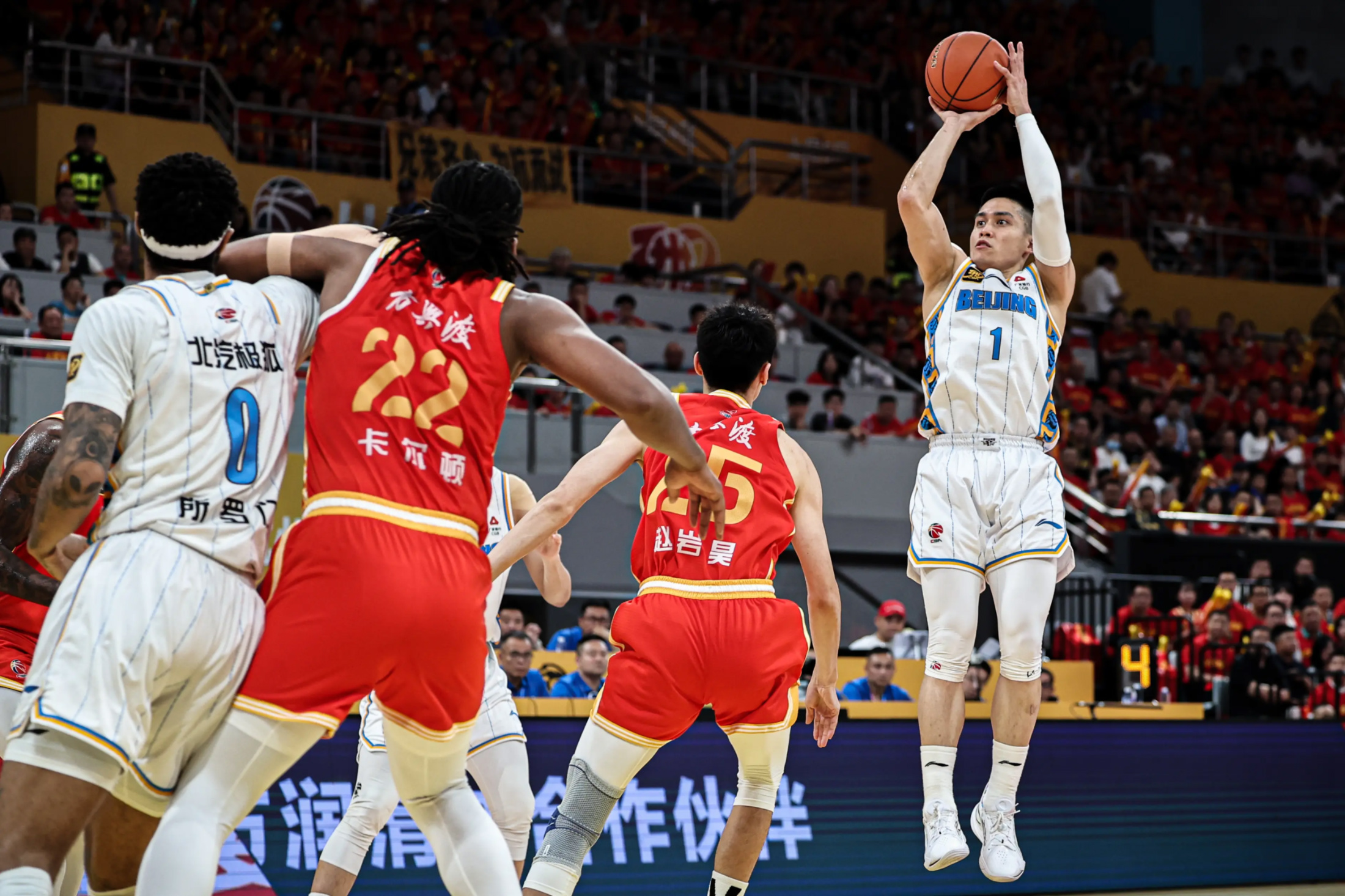 包含广厦男篮训练开放日，冲刺阶段强势反弹引欢呼，欧超杯在即，纪律约束更严格的词条