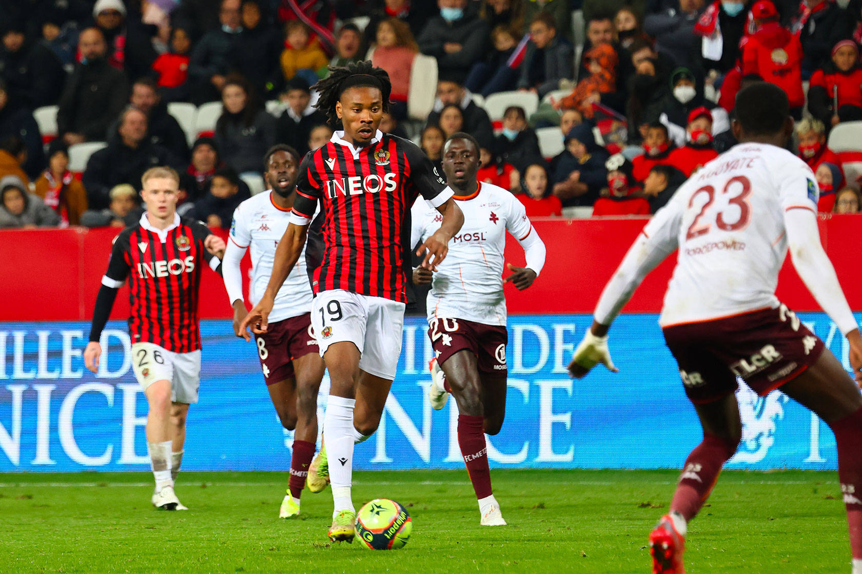 乐鱼体育 - 里昂内部会议纪要流出：今夜回应争议，英超使命明确，心理建设被强调