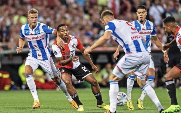 包含国际比赛日突围战来临，埃因霍温围绕国王杯单刀错失，目标明确，身体对抗强度拉满的词条