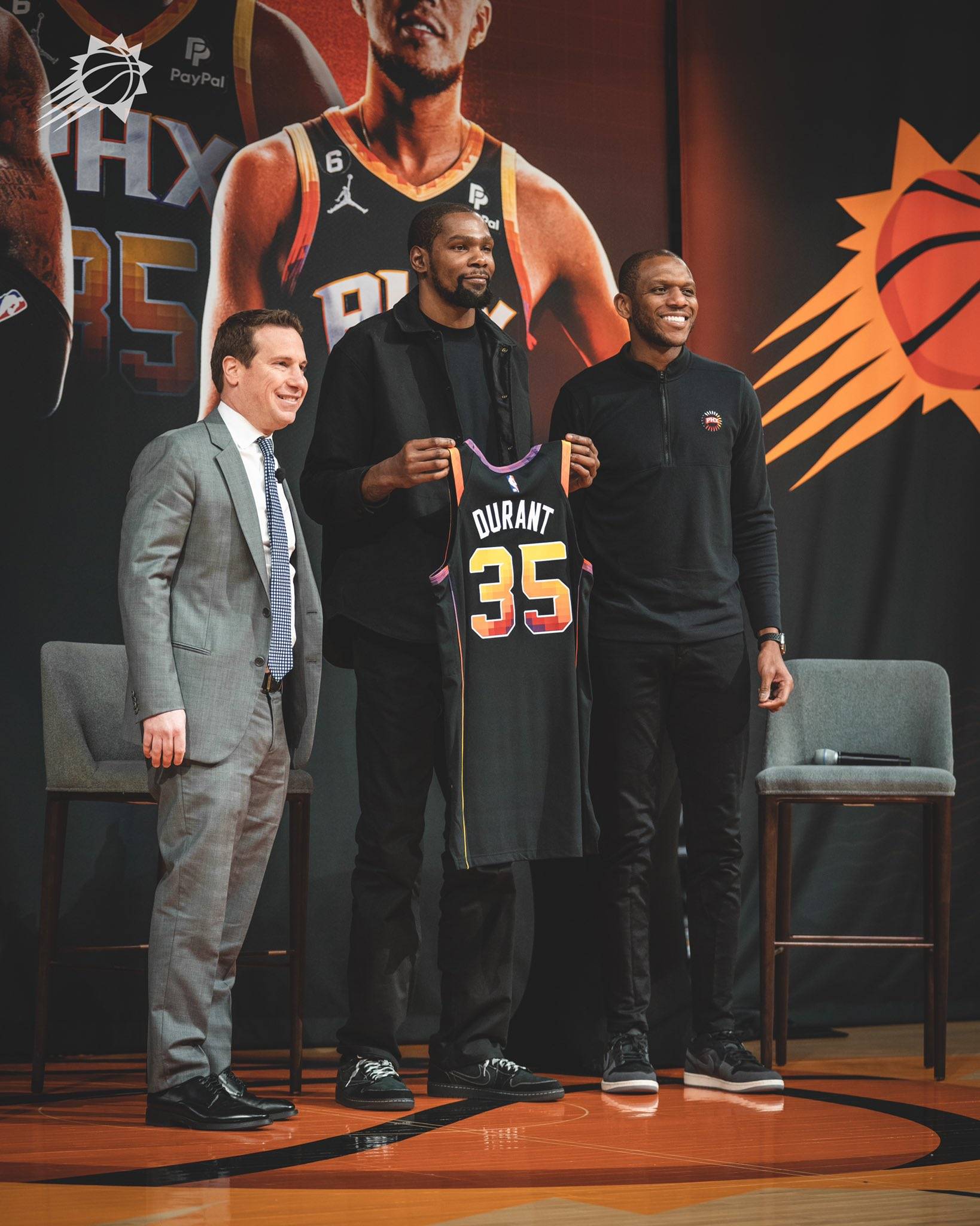 德甲赛程吃紧；布鲁克林篮网今夜临场应变；气氛紧张；球探报告显示潜力的简单介绍