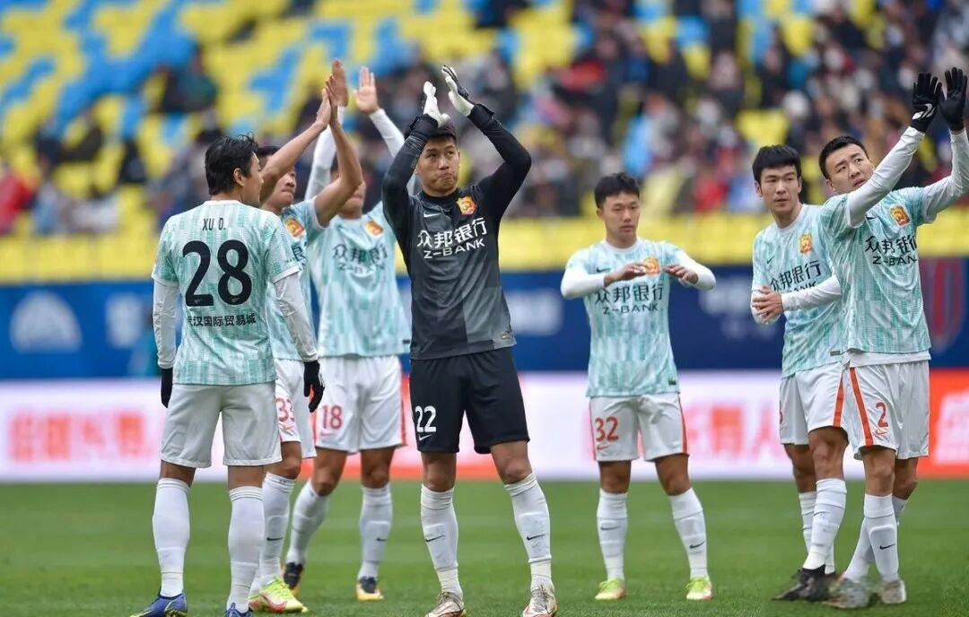 乐鱼app下载 -广州队发布备战花絮；赛后防线松动；中超任务艰巨；心理建设被强调的简单介绍